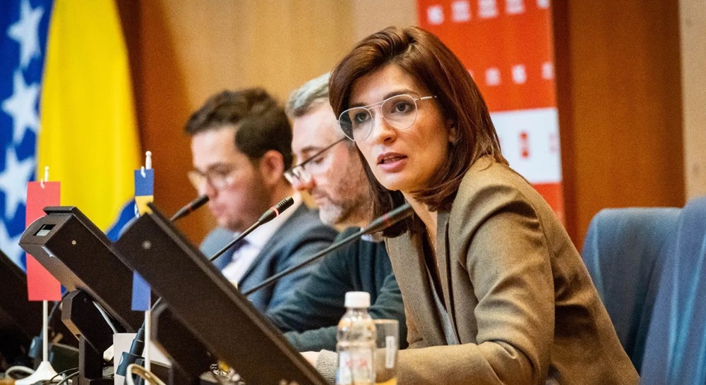 IZMEĐU SPINA I PORUKE: Kako je javni linč progutao Sabinin govor!