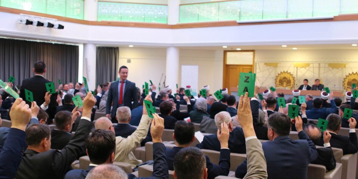 KO ĆE NASLIJEDITI KAVAZOVIĆA? Hoće li se Islamska zajednica oduprijeti političkim utjecajima?