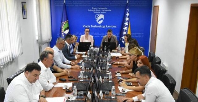 TUZLANSKI KANTON: Vlada dijeli i šakom i kapom pred izbore
