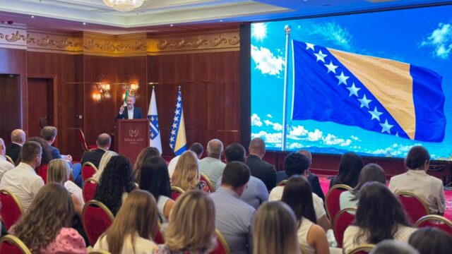 TURBULENCIJE PRED IZBORE: Bakira nije dočekao predsjednik GO SDA Tuzla