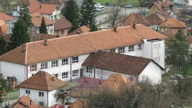 VRŠNJAČKO NASILJE U TUZLI: Šta se događa djeci prije nego što nasilje eskalira?