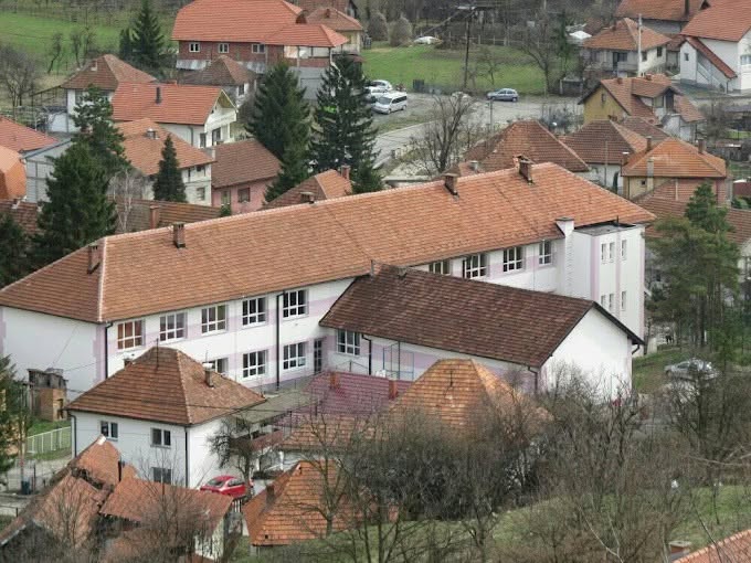 VRŠNJAČKO NASILJE U TUZLI: Šta se događa djeci prije nego što nasilje eskalira?